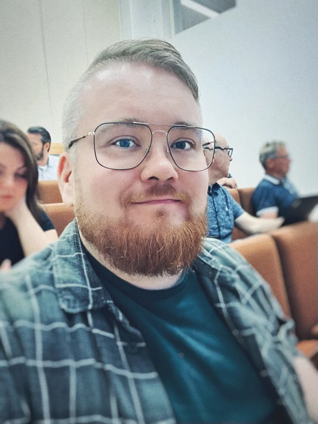 Politiikan syyskausi on polkaistu käyntiin Oma Hämeen aluehallituksen kokouksella Riihimäellä. 

Kanta-Hämeen aluevaltuustossa Vihreät sai aluevaltuustoon yhden lisäpaikan, jonka myötä saimme koko kaudeksi oman aluehallituksen paikan sekä Terveyden ja hyvinvoinnin edistämisen lautakunnan 2. varapuheenjohtajuuden sekä paikan myös Elämänkaarilautakuntaan. 

Näin ollen Vihreä aluevaltuustoryhmä on mukana tällä kaudella hallituksessa sekä kaikissa kolmessa lautakunnassa. 

Oma Hämeen viestin laatii tiedotteet kokousten päätöksistä, joihin voi tutustua Oma Hämeen verkkosivuilla.

#vihreät #aluehallitus #omahäme #kantahäme