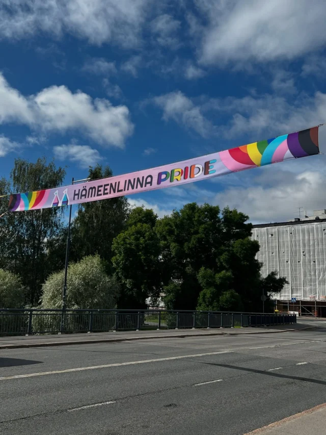 Tänään juhlitaan Hämeenlinnan pridea! 🏳️‍🌈🏳️‍⚧️Oli kerrassaan mahtavaa nähdä suuri joukko ihmisiä marssimassa yhdenvertaisuuden, tasa-arvon ja ihmisoikeuksien puolesta! 🏳️‍🌈🏳️‍⚧️

Kiitos kaupunginjohtaja Olli-Poika Parviaiselle hyvistä avaussanoista ja nostoista Hämeenlinnan kaupungin Kaikkien Hämeenlinna - yhdenvertaisuus- ja tasa-arvosuunnitelman nostoista. On hienoa, että kaupunki tekee aktiivista työtä yhdenvertaisuuden edistämiseksi.

#hmlpride #pride #yhdenvertaisuus #ihmisoikeudet