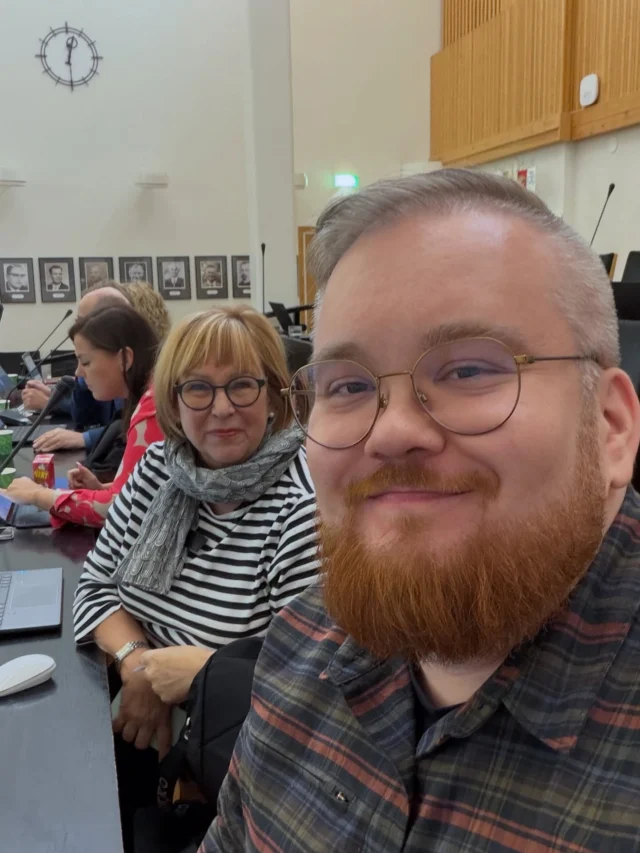 Aluehallitus kokousti tänään Janakkalan kunnantalolla. Päätimme mm kuntien sote-kiinteistöjen vuokrasopimuksien hyväksymisestä omalta osaltamme sekä esittää edelleen aluevaltuustolle hyväksyttäväksi Janakkalan sairaalan PTH-osaston toimintojen ja henkilöstön siirtämistä Assi-sairaalaan ensi keväänä. Sairaalakiinteistö ei ole jäämässä tyhjilleen, vaan muita HVA:n toimintoja on tulossa tilalle. Niistä julkista tietoa on lupailtu seuraavaan aluehallituksen kokoukseen. 
#aluehallitus #omahäme