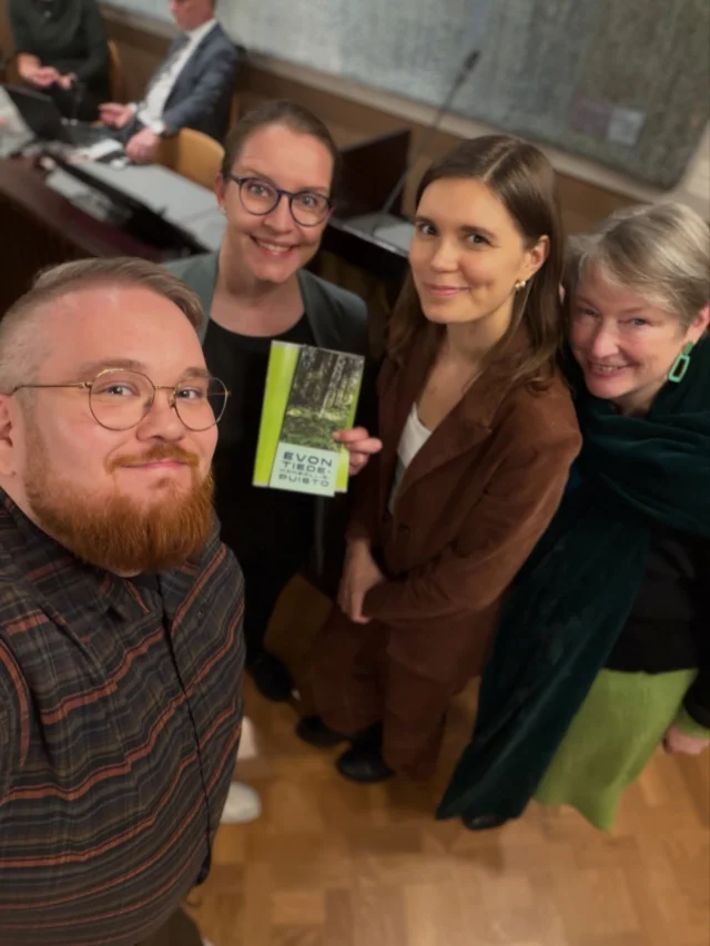 Kaupunginvaltuusto hyväksyi tänään kaupungin strategian päivittämisen ja sen osana kirjauksen Evon tiedekansallispuiston edistämisestä. Esityksen tiedekansallispuiston kirjauksesta teki kaupunginhallituksessa Vihreiden Mirka Soinikoski. Kaupunginvaltuusto äänesti kirjauksen poistamisesta, mutta voitimme äänestyksen kirjauksen säilyttämisestä äänin 29-22. Työ Evon tiedekansallispuiston eteen siis jatkuu!
#vihreät #evontiedekansallispuisto #kansallispuisto #evo