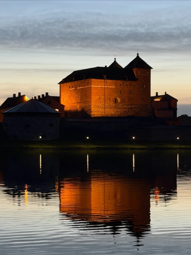 Maisemia Vanajaveden rantareitiltä illan hämärtyessä. #hämeenlinna #rantareitti #vanajavesi #hämeen_linna