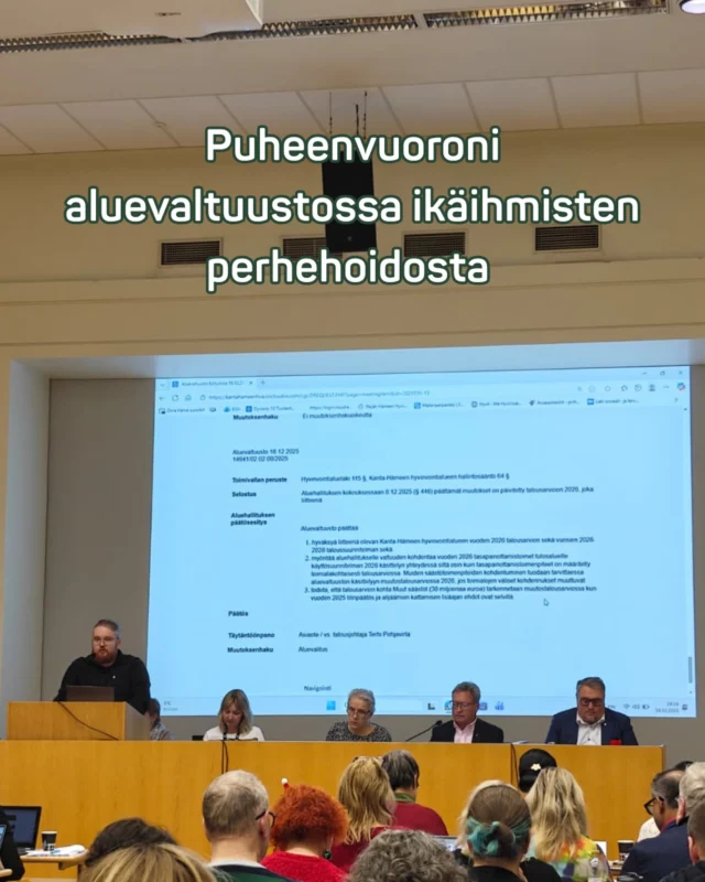 Perhehoitoa ei pidä nähdä säästökohteena, vaan inhimillisenä ja kustannustehokkaana osana palvelurakennetta, joka tukee ikäihmisten kotona asumista ja kohdentaa raskaammat palvelut niitä aidosti tarvitseville. Aluehallituksen käsittelyssä kiristyksiä saatiin loivennettua, ja muutosten vaikutuksiin sekä määrärahojen riittävyyteen palataan keväällä muutostalousarvion yhteydessä.

Koko puheenvuoro on luettavissa verkkosivultani (linkki biossa) tai kuunneltavissa Oma Hämeen verkkosivuilta kokoustallenteesta pykälän 124 Ikäihmisten palveluiden toimialan käsittelyn kohdalla.

#perhehoito #ikäihmistenperhehoito #omahäme